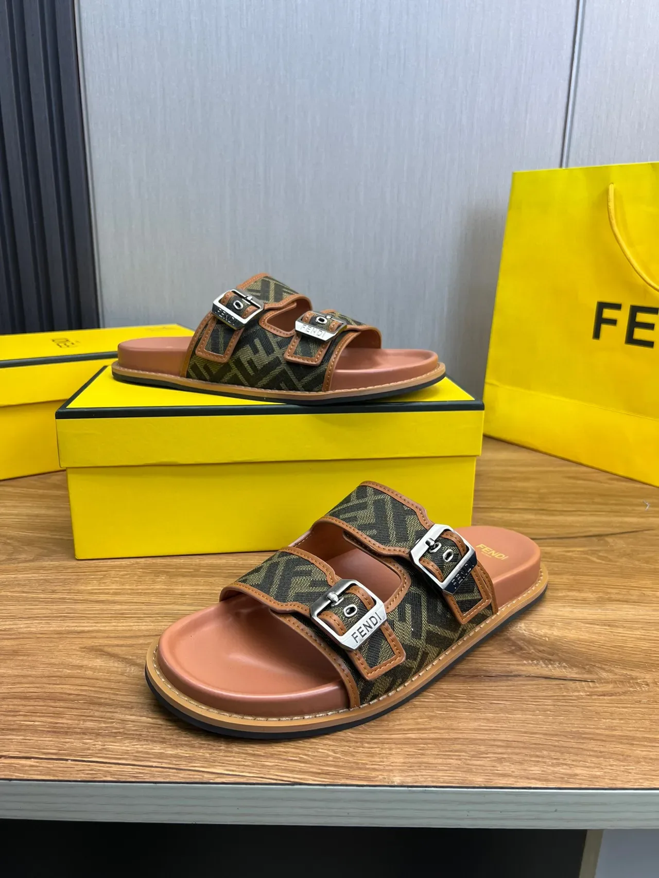 Fendi Sandales Casual Marron Beige Double Sangle Boucle 3