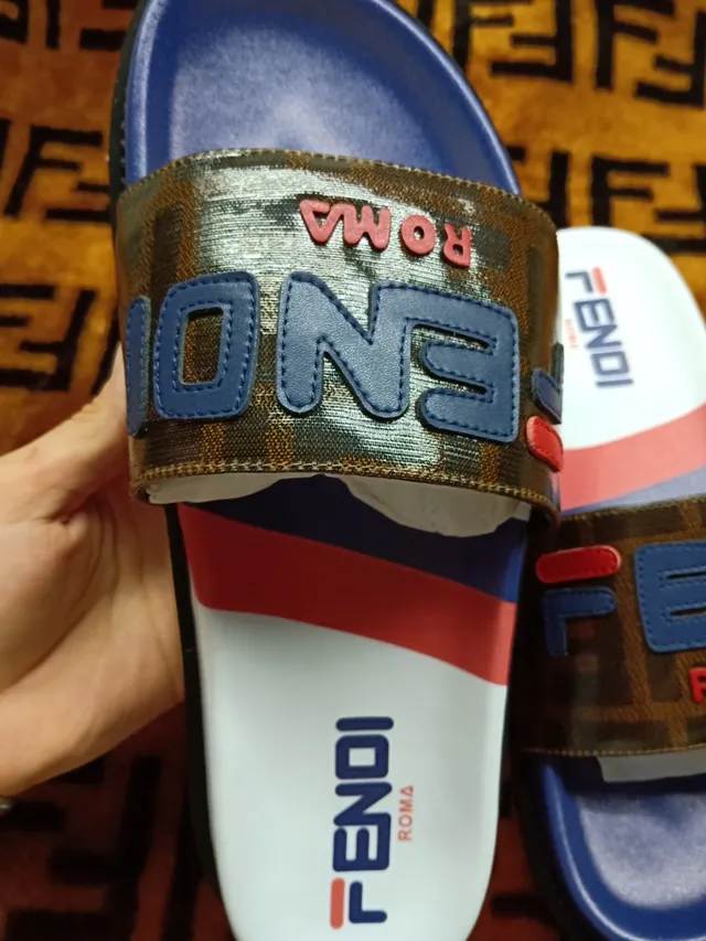 Fendi Chaussons Marron Bleu Monogrammés de Toile avec Bride et Logo Brodé 3