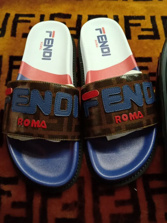 Fendi Chaussons Marron Bleu Monogrammés de Toile avec Bride et Logo Brodé 5