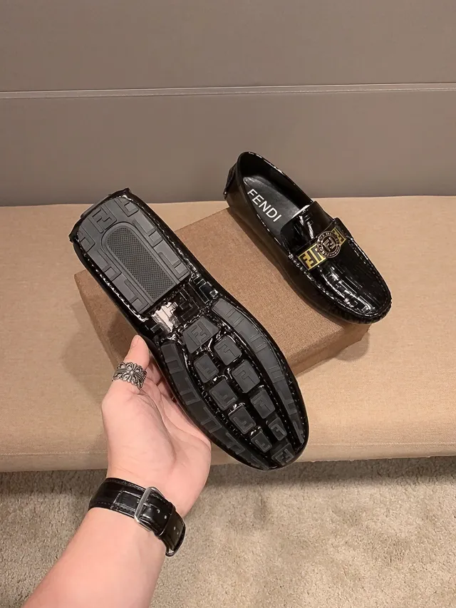 Fendi FF Loafer Preto Dourado Couro Verniz Brilhante Alça Monograma Loafer 5