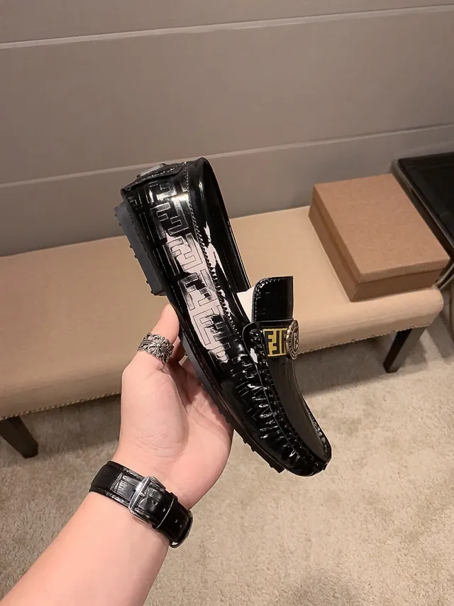 Fendi FF Loafer Preto Dourado Couro Verniz Brilhante Alça Monograma Loafer 6