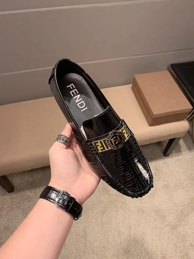 Fendi FF Loafer Preto Dourado Couro Verniz Brilhante Alça Monograma Loafer 9