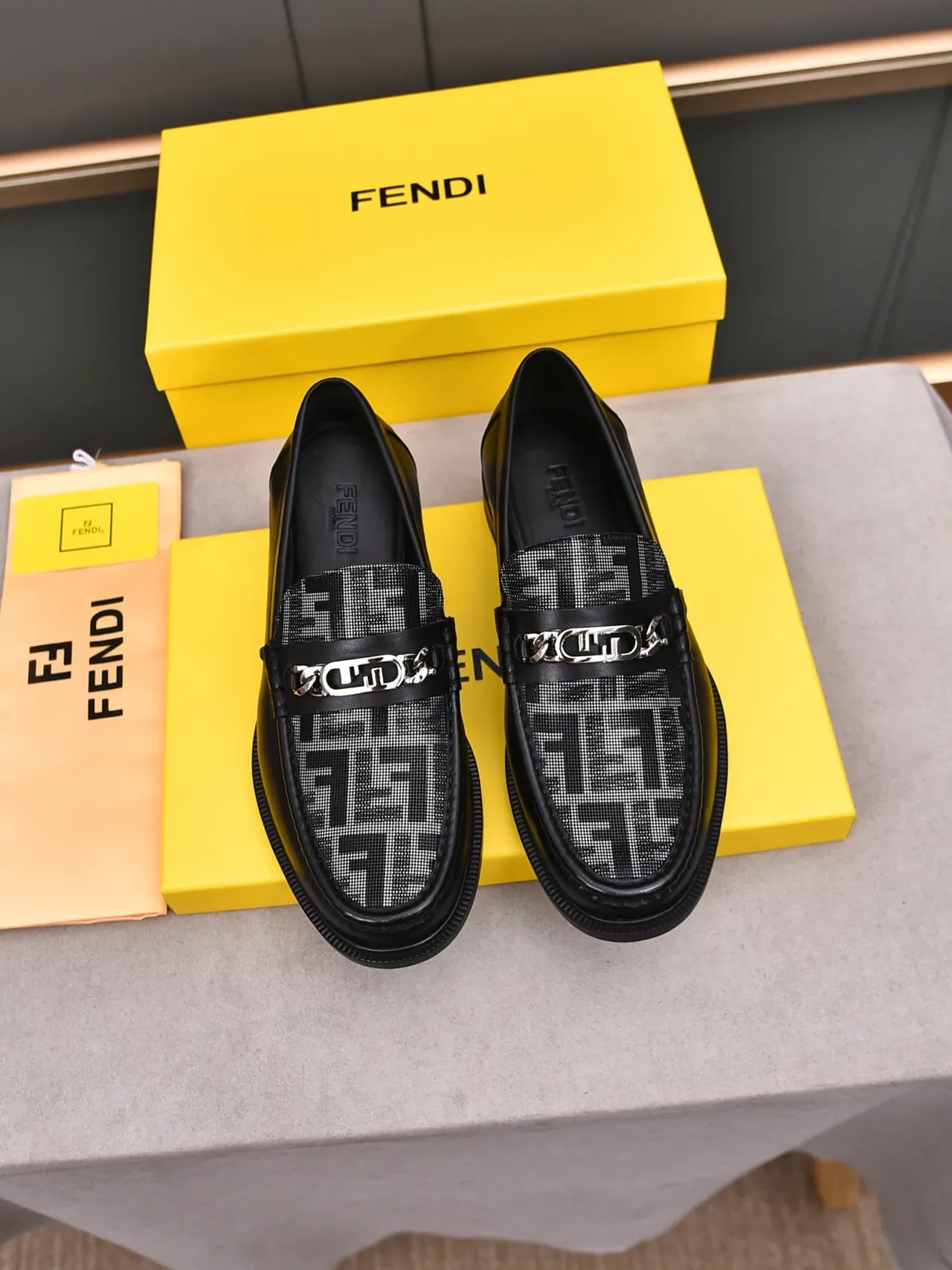 Fendi FF Loafer Preto Branco Couro Monogram Mesh Vamp Loafer 2