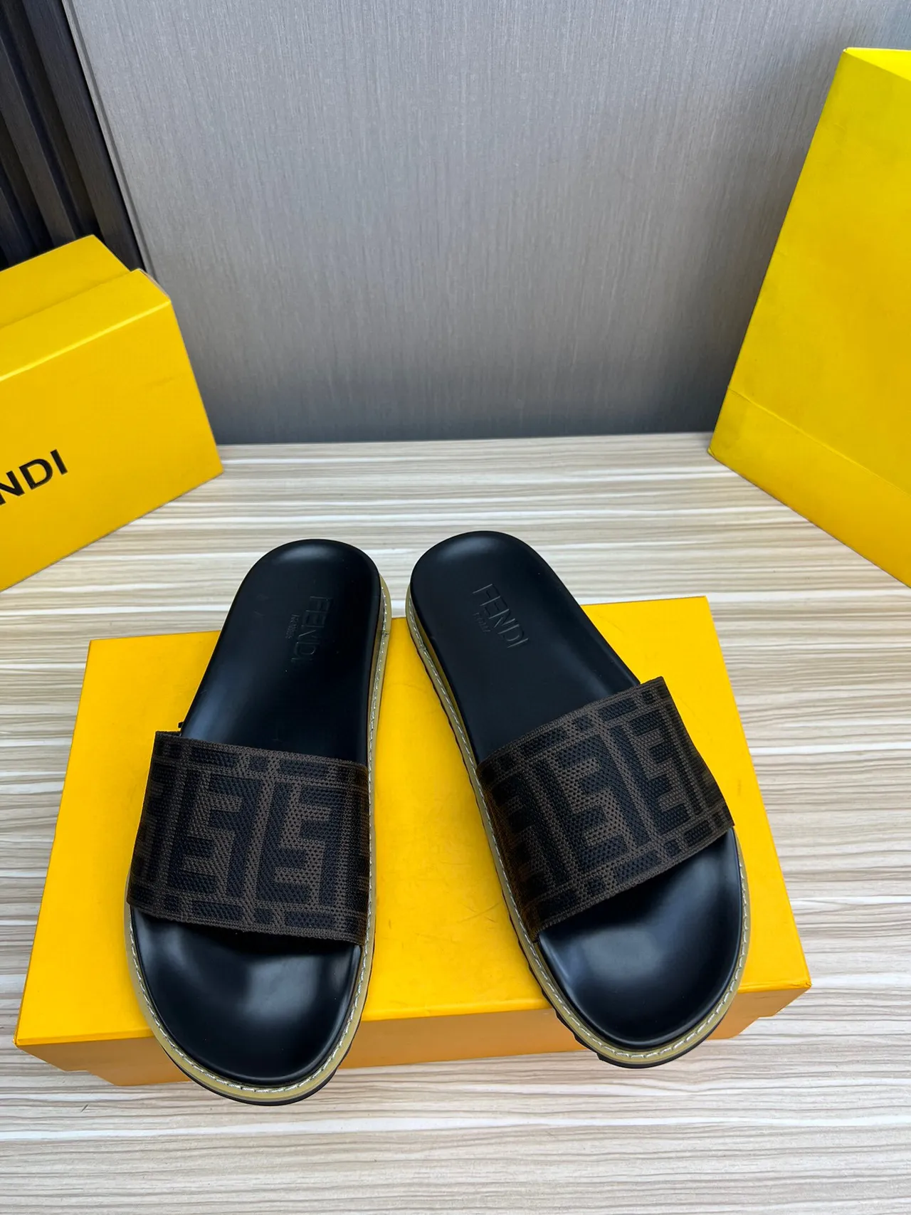 Fendi FF Logo حزام منسوج أسود وبني نعال منزلقة 2