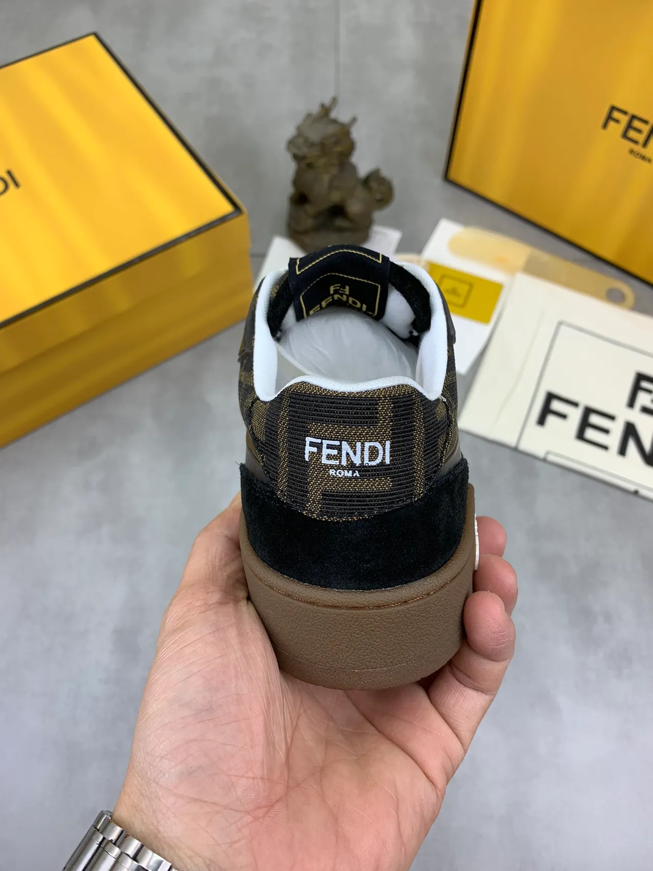 حذاء رياضي Fendi FF Monogram أسود وبني 3