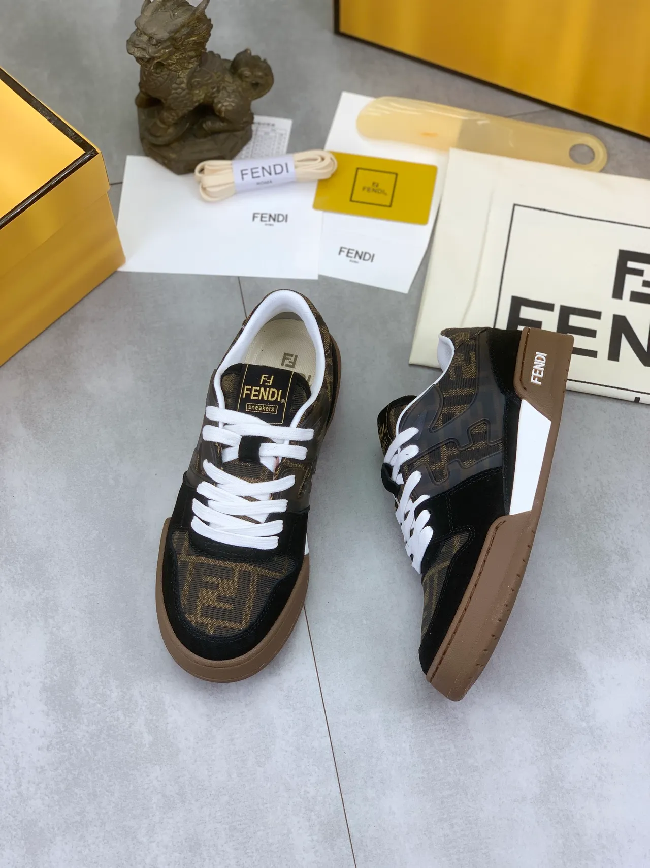 حذاء رياضي Fendi FF Monogram أسود وبني 5
