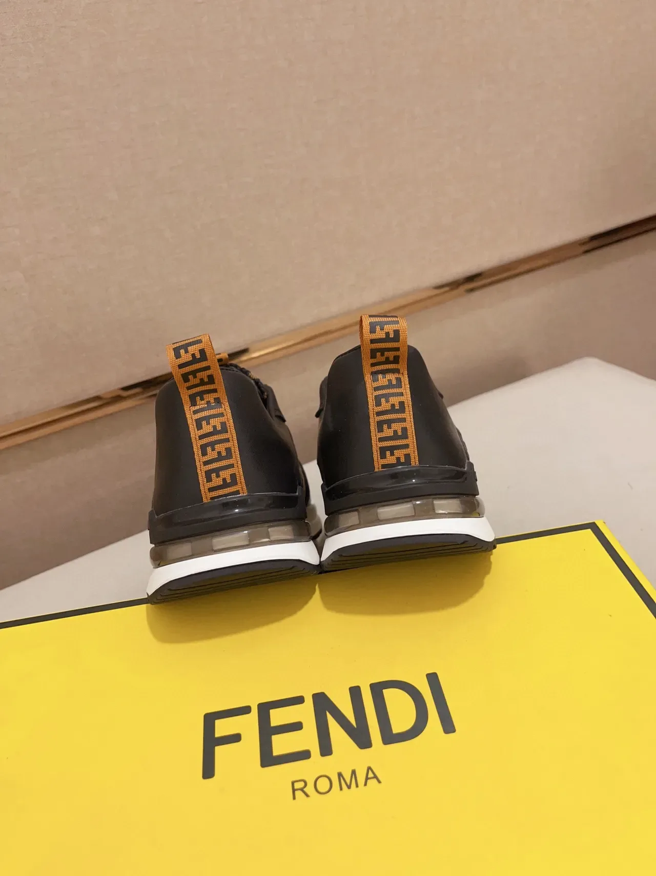 Fendi FF Runner Negro Marrón Monogramado Estructura con Capas Superiores Sneakers Lifestyle 4