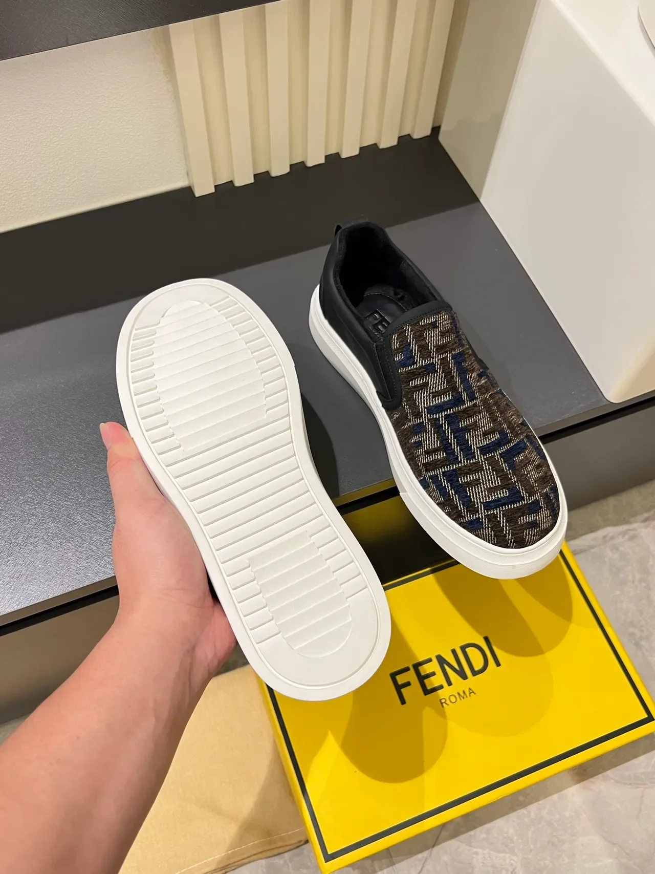 حذاء رياضي فندي FF slip-on بني بحري أسود أبيض lifestyle sneakers 3