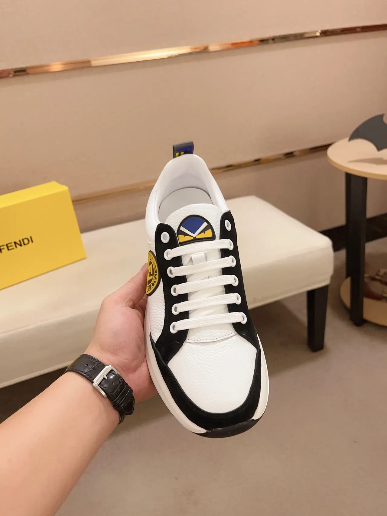 Fendi First Sneakers Lifestyle Blanc et Noir Bicolores à Encolure Basse 9