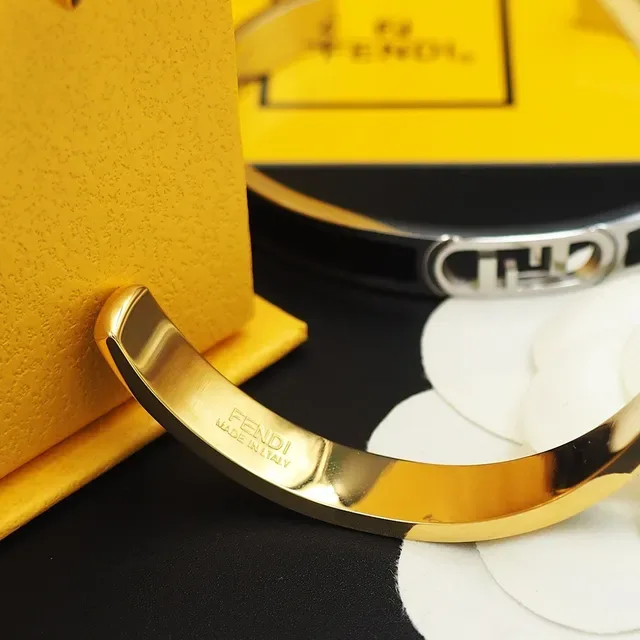 Fendi Bracelet Or Noir Métal Inlay Émail 4