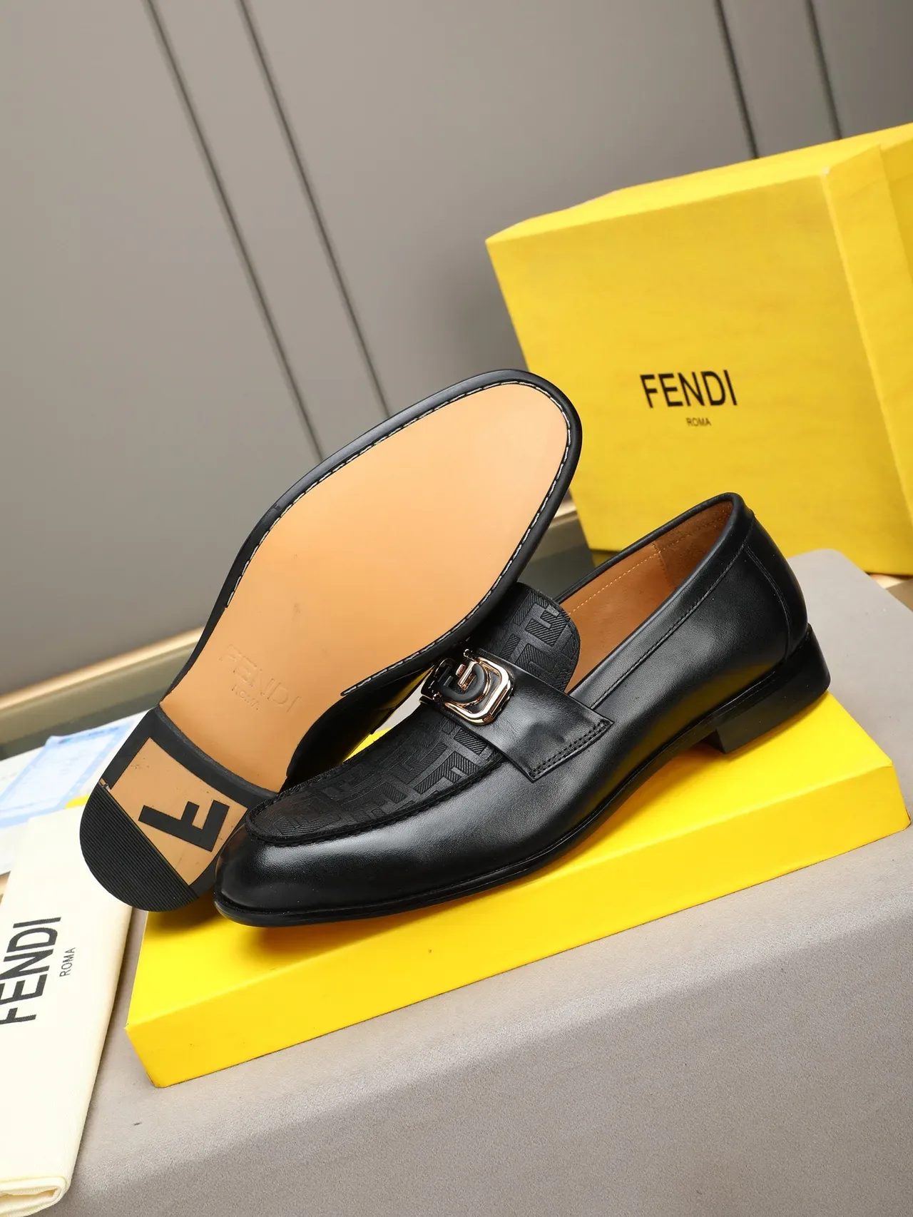 Fendi Loafer Couro Preto FF Monogram Horsebit Buckle Loafer 4