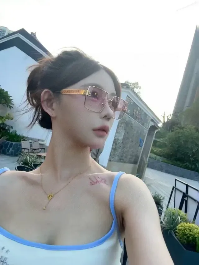 Fendi Square Frame Gradient Gray Sunglasses 4