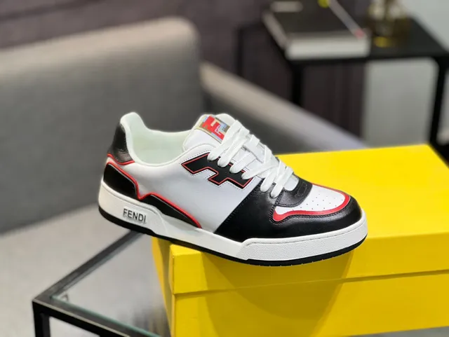 Fendi Sneakers Lifestyle Blancs et Noirs Bloqués de Couleur en Cuir Perforés à la Pointe 2
