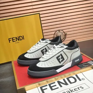 Fendi सफेद काला छिद्रित चमड़ा ऊपरी भाग मौसीरी टो कैप Lifestyle Sneakers