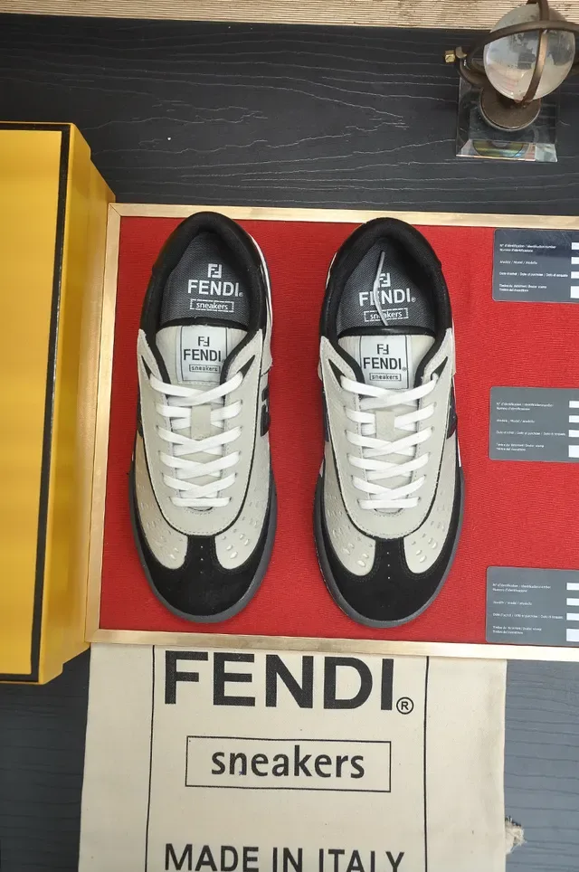 Fendi Blancs Noirs Perforés Cuir Supérieur Daim Embout Lifestyle Sneakers 3