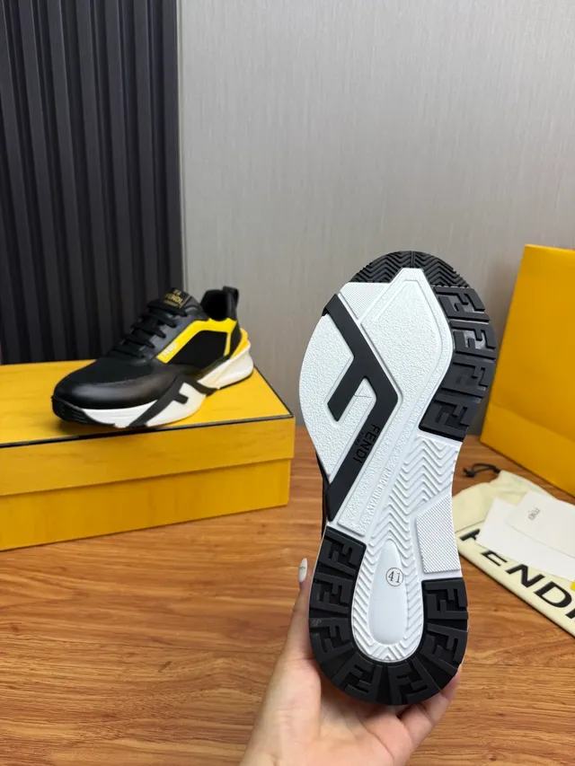 Fendi Blanc Noir Semelle Sculptée Panneaux de Textile Monogramme Sneakers Chunky 2