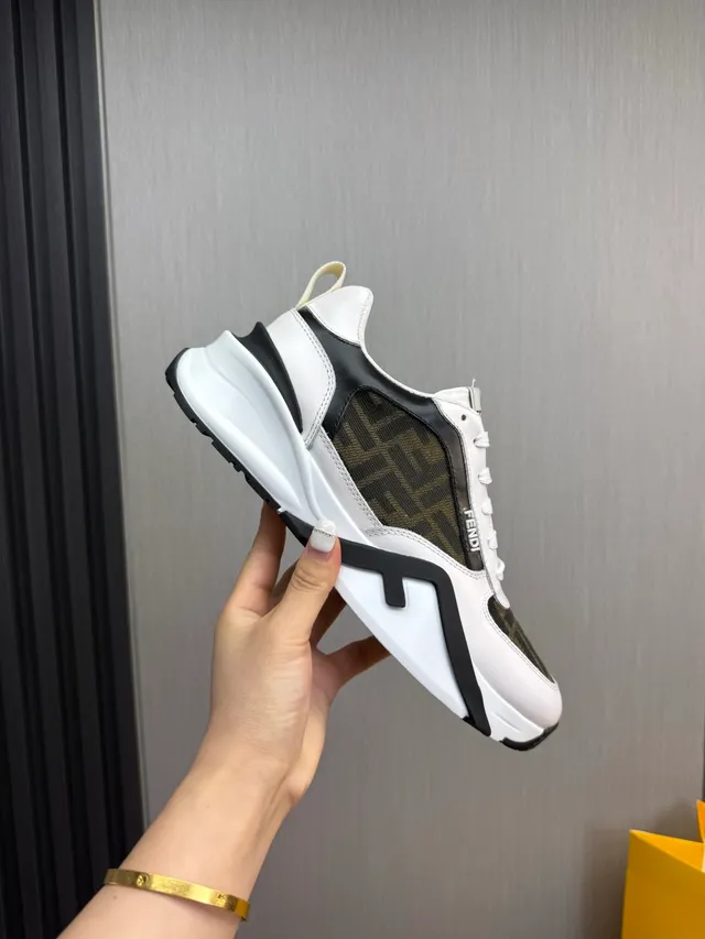 Fendi Blanc Noir Semelle Sculptée Panneaux de Textile Monogramme Sneakers Chunky 9