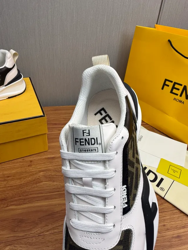 Fendi Blanc Noir Semelle Sculptée Panneaux de Textile Monogramme Sneakers Chunky 10