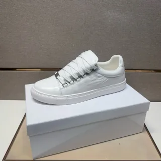 Tenis bajo crinkle de cuero blanco total