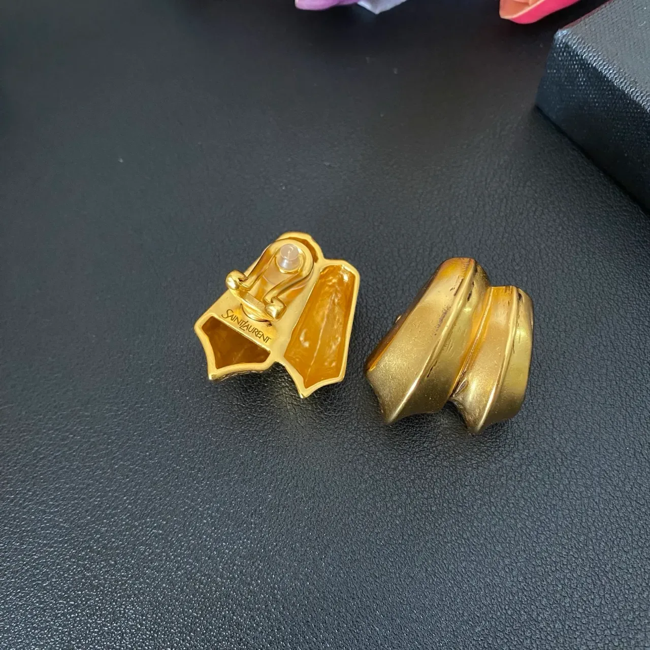 Antique Gold Ribbed Sculpted Earrings 3