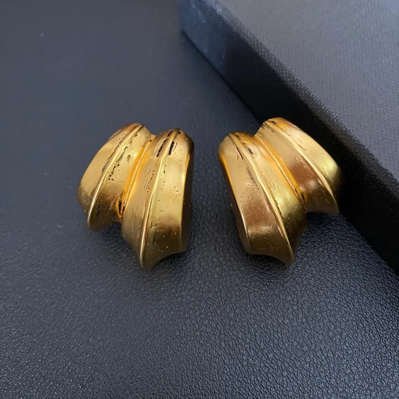 Antique Gold Ribbed Sculpted Earrings 5