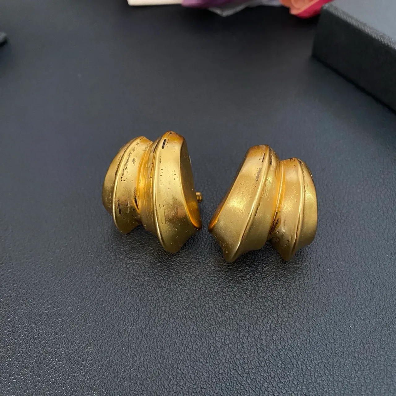 Antique Gold Ribbed Sculpted Earrings 6