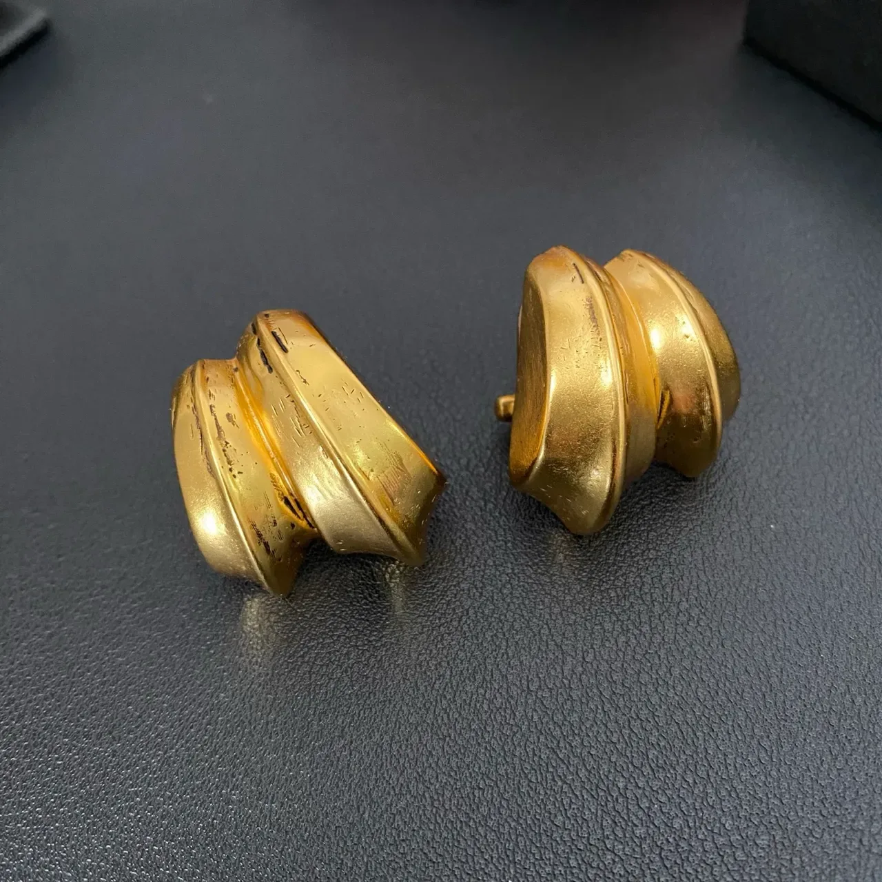 Antique Gold Ribbed Sculpted Earrings 7