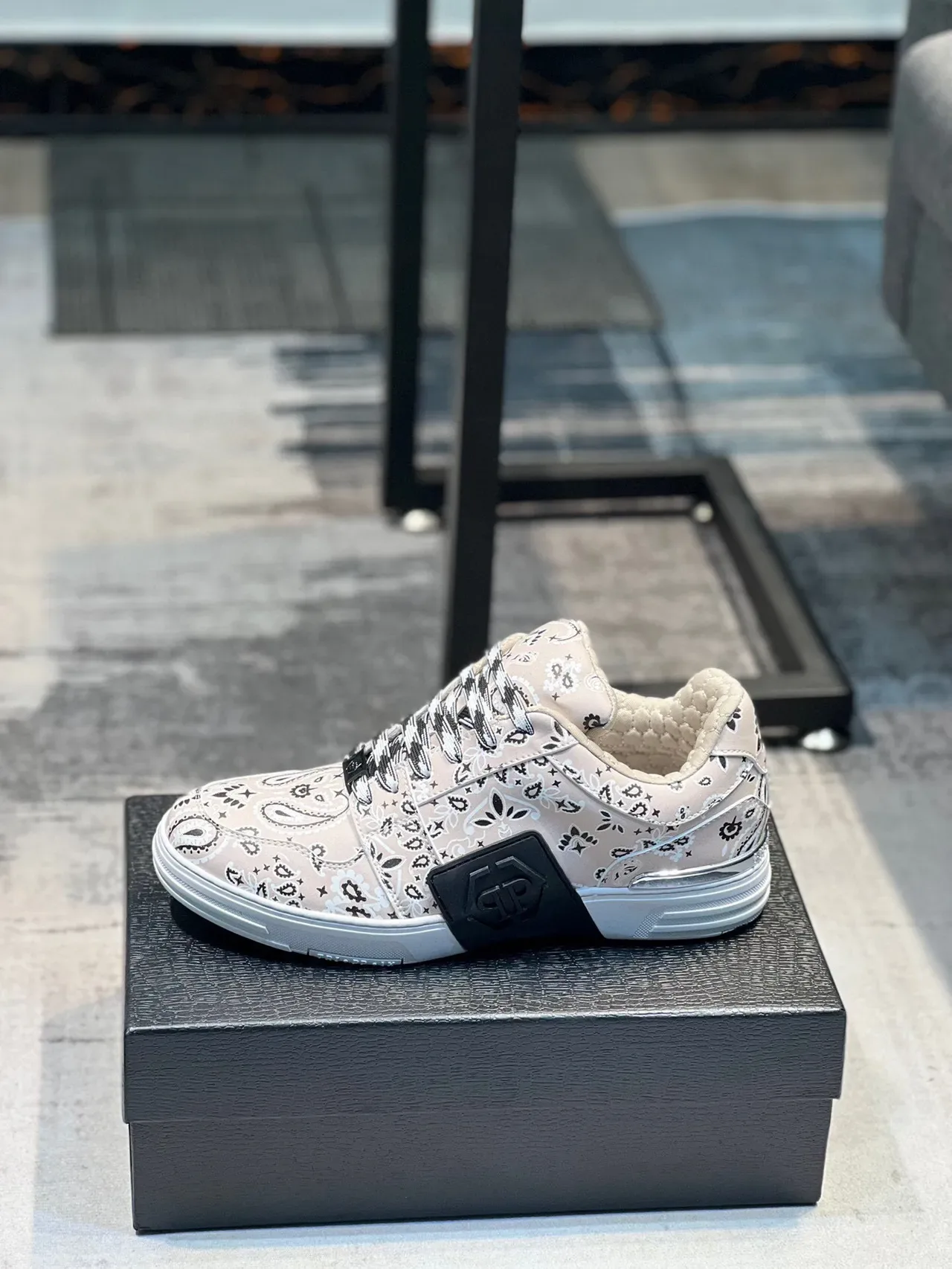 Beige Bandana-Print Quilted Collar Platform Lifestyle Sneakers 2