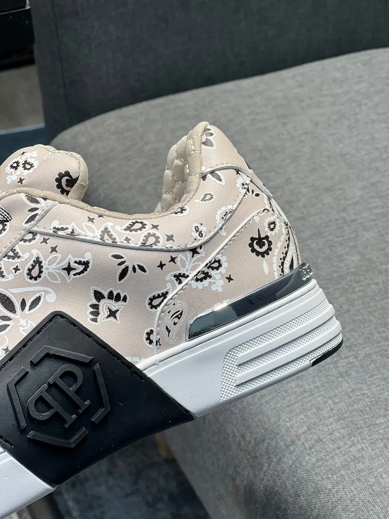 Beige Bandana-Print Quilted Collar Platform Lifestyle Sneakers 4