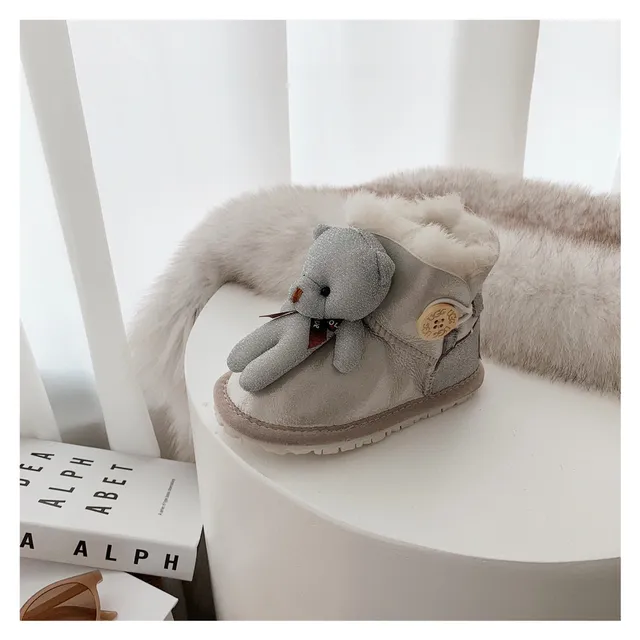 Botas de nieve beige gris forradas de peluche con charm de oso de peluche 7
