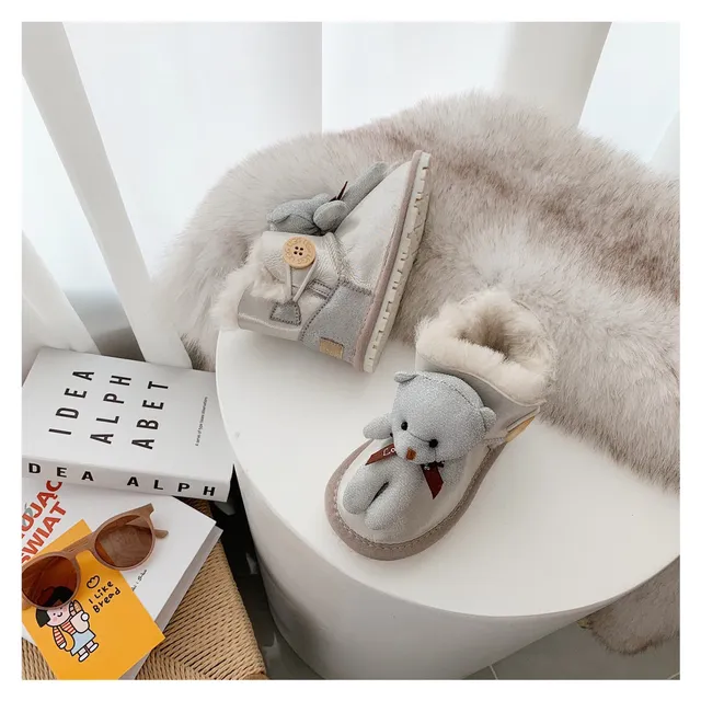 Botas de nieve beige gris forradas de peluche con charm de oso de peluche 9