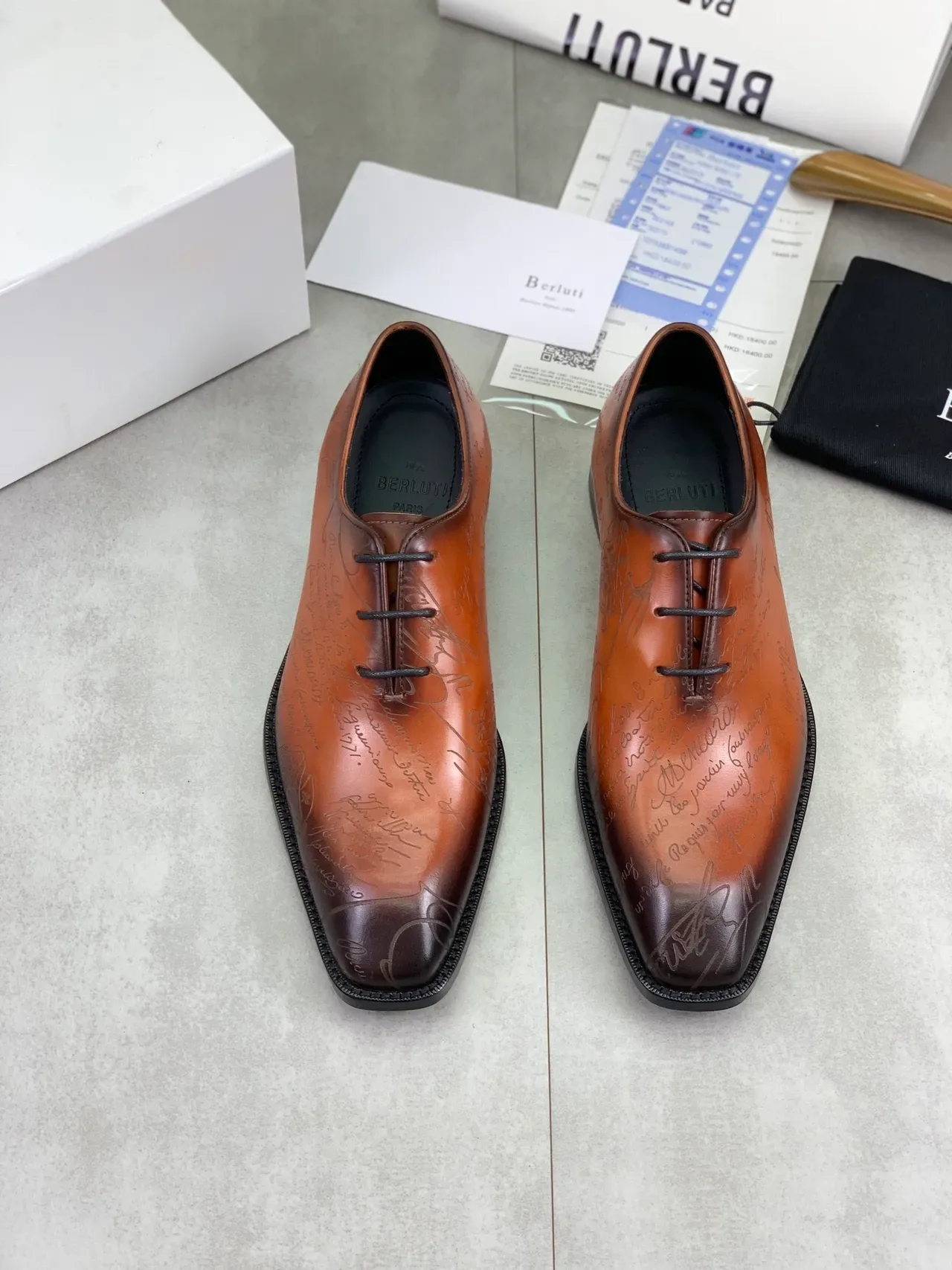 Berluti Zapatos Oxford Marrón Negro Punta a Tapa Motivo Grabado Script 5