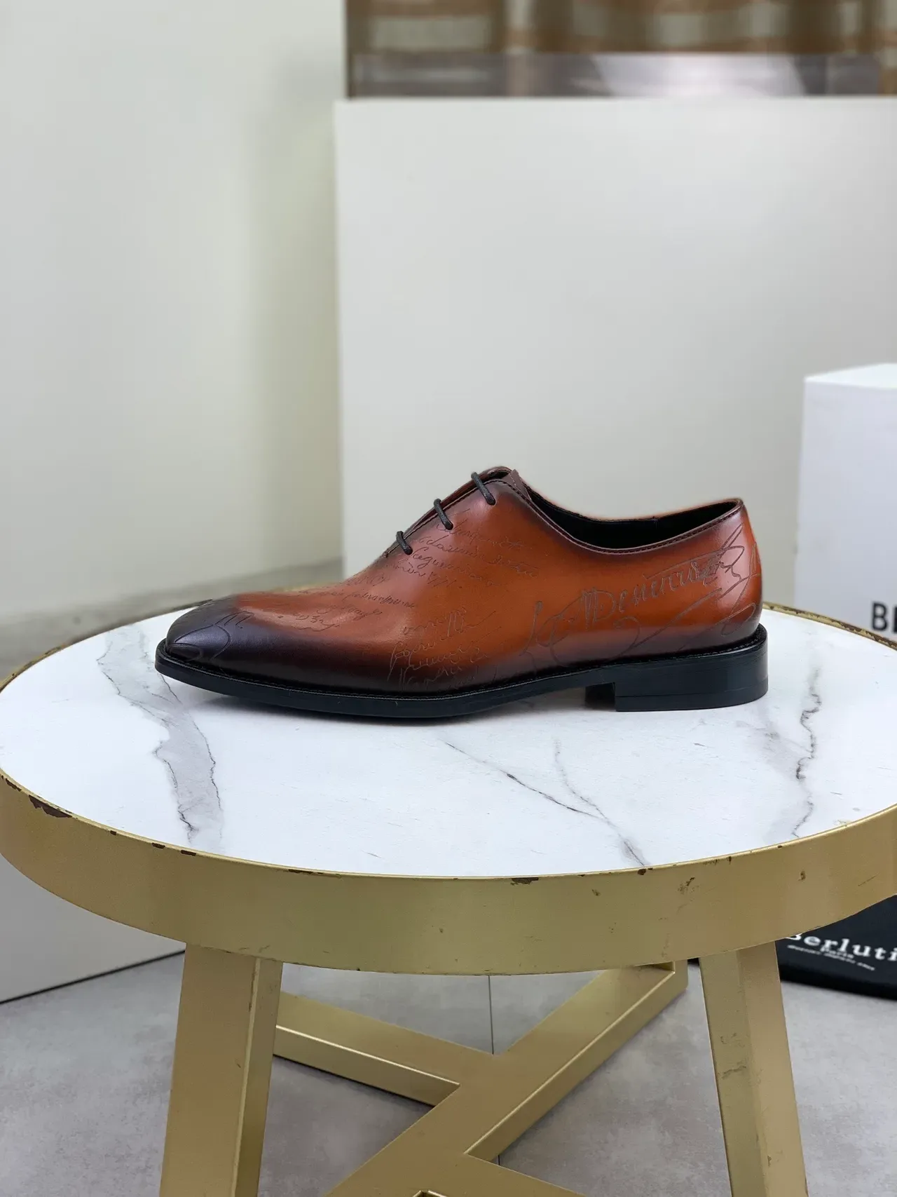 Berluti Zapatos Oxford Marrón Negro Punta a Tapa Motivo Grabado Script 6