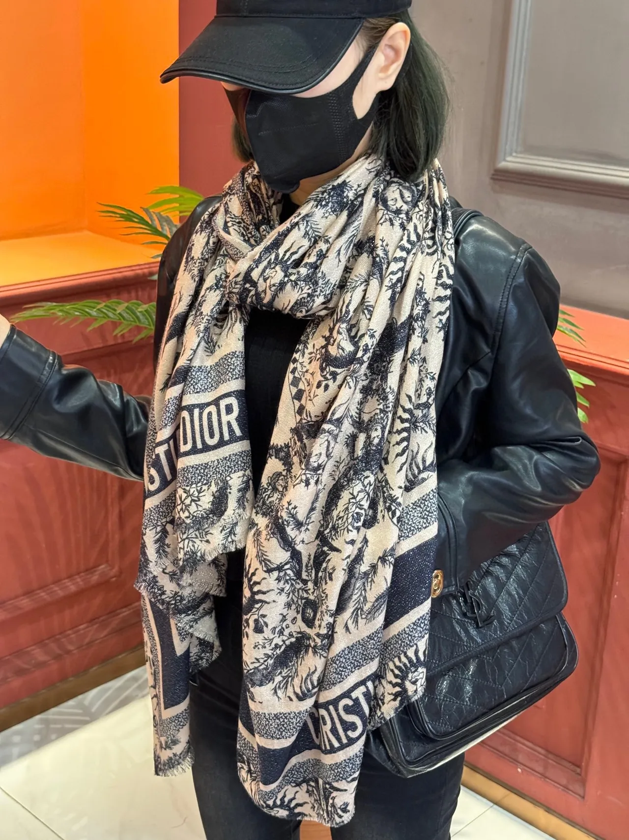 Black and Beige Sun Motif Glitter-Border Shawl 3