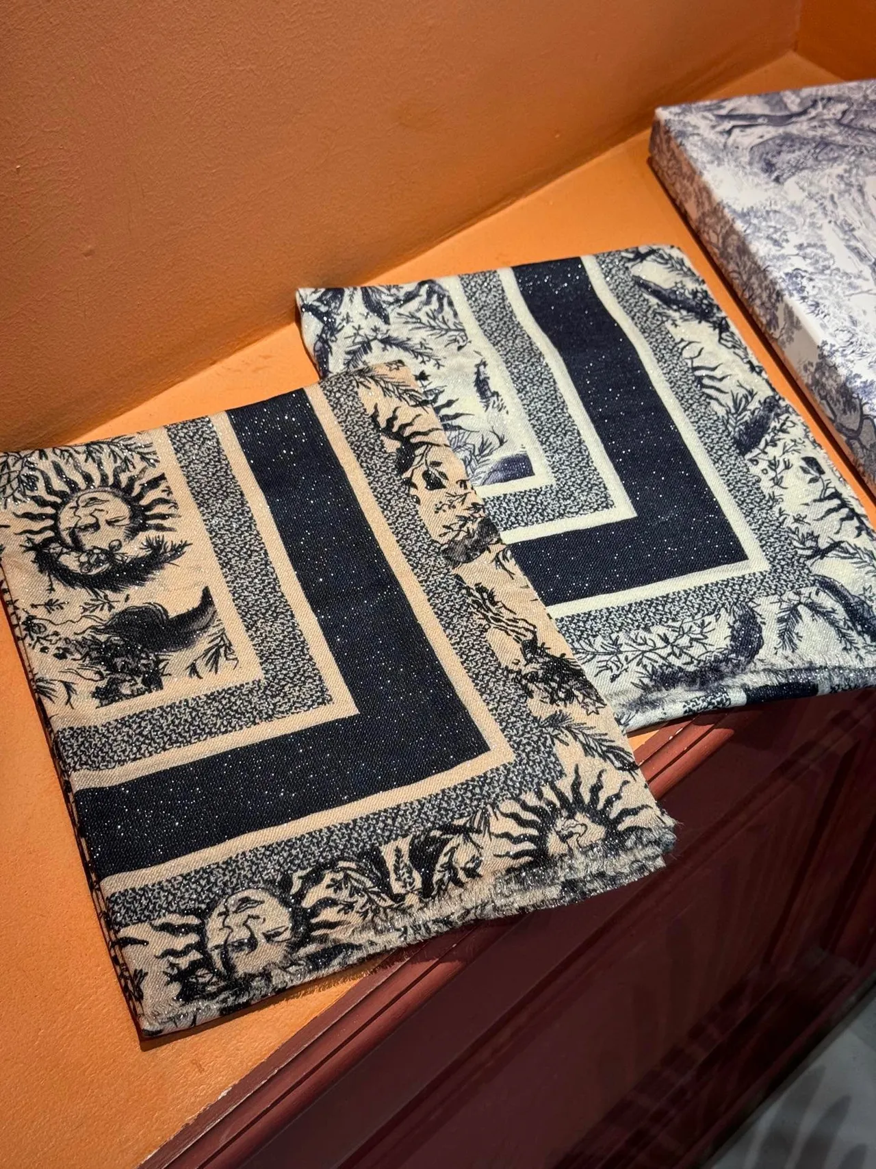 Black and Beige Sun Motif Glitter-Border Shawl 5
