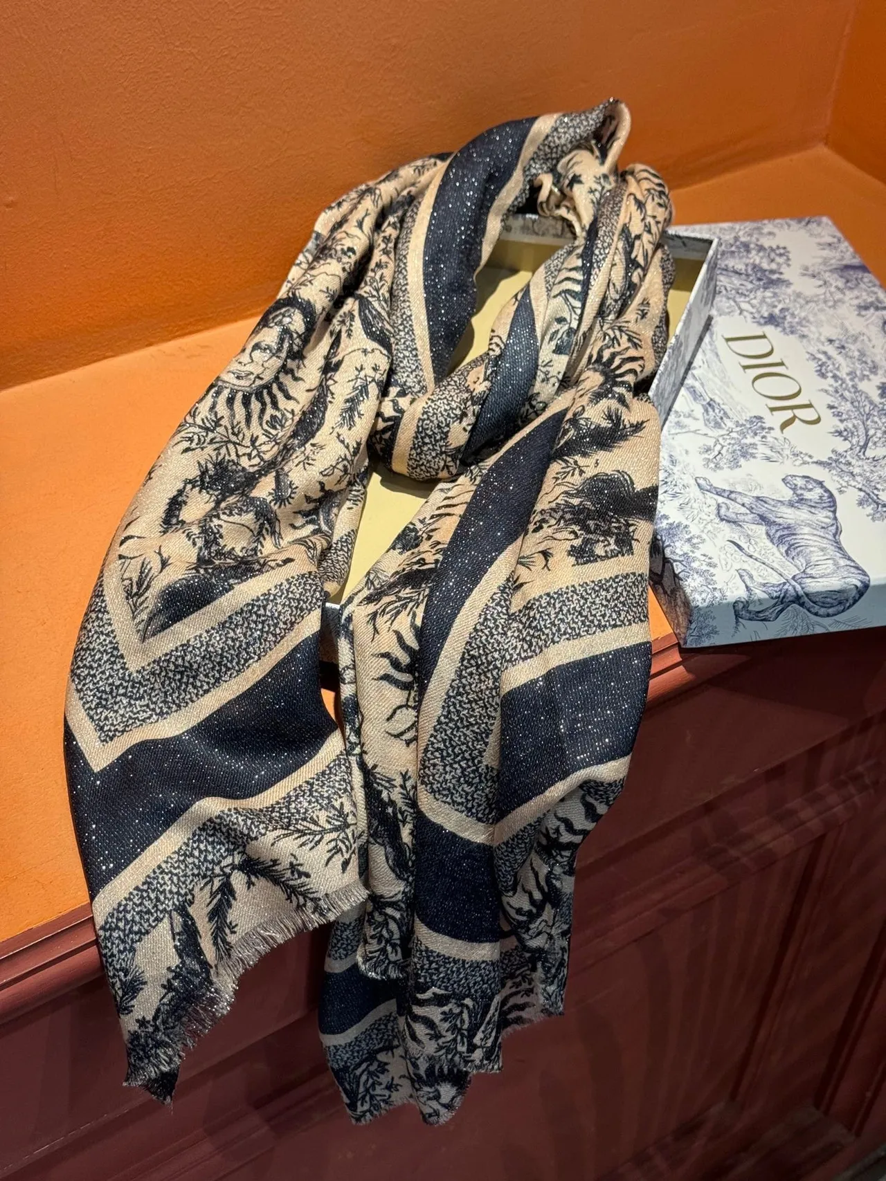 Black and Beige Sun Motif Glitter-Border Shawl 8