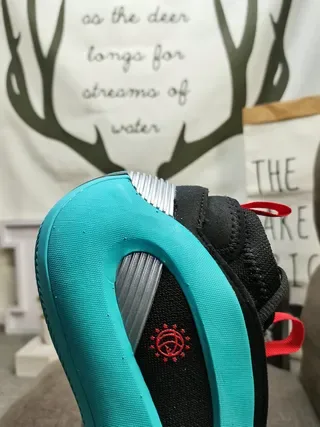 Black and Cyan Sculpted Midsole Lifestyle Sneakers 3