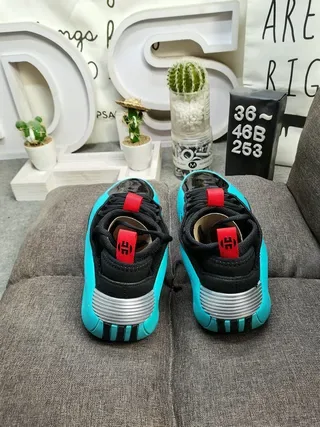 Black and Cyan Sculpted Midsole Lifestyle Sneakers 8