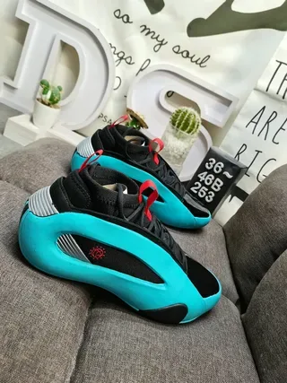 Black and Cyan Sculpted Midsole Lifestyle Sneakers 9
