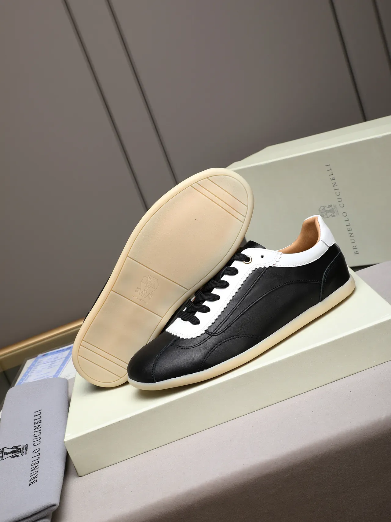 Black and White Scalloped Collar Leather Low-Top Casual Shoes 5