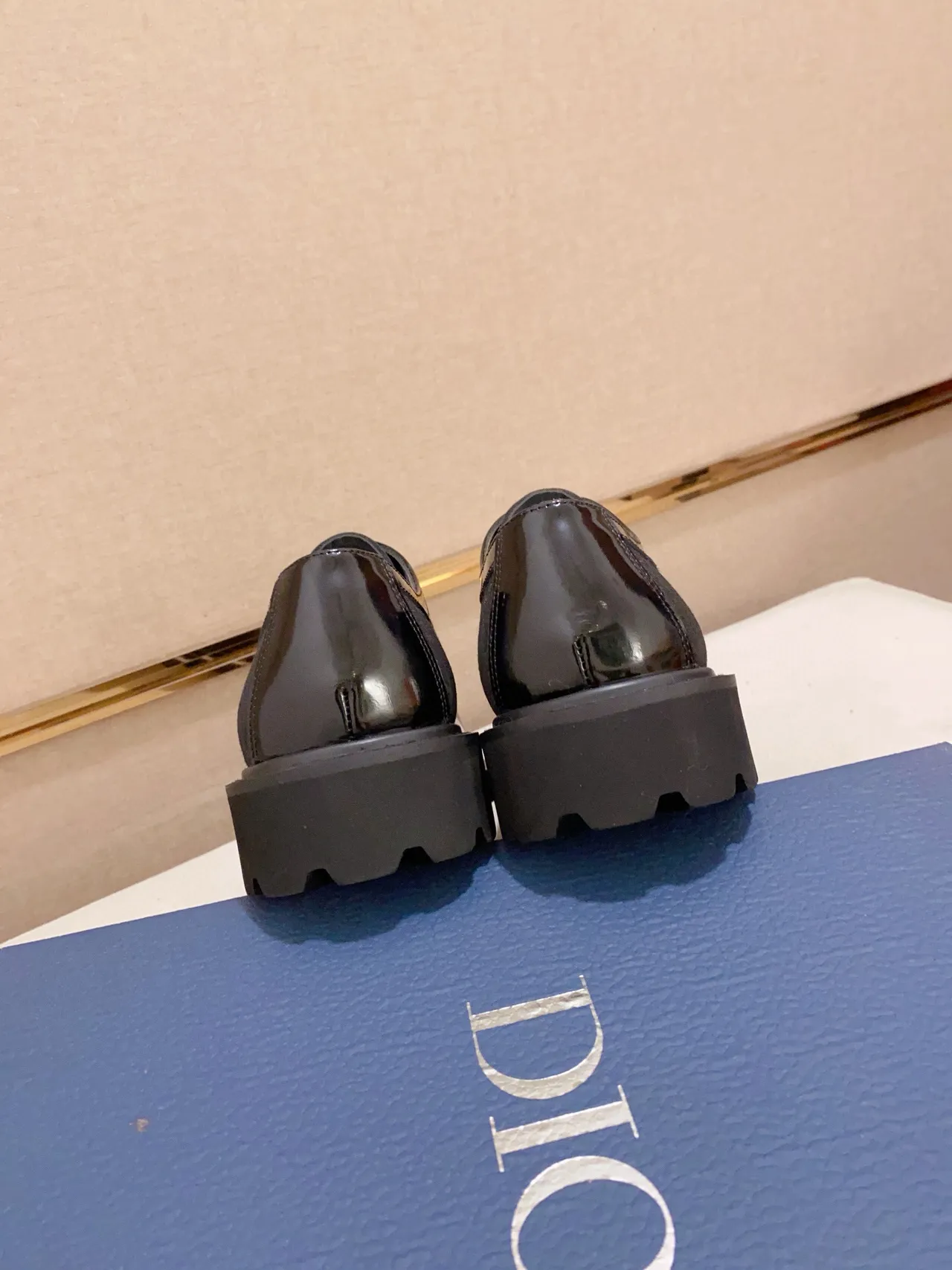 Black Glossy-Matte Two-Tone Cap-Toe Lug Sole Oxford Shoe 3