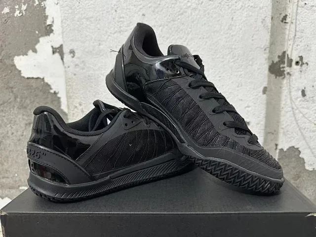 Black Glossy Patent Heel Counter Textured Knit Mesh Upper Sneakers 2