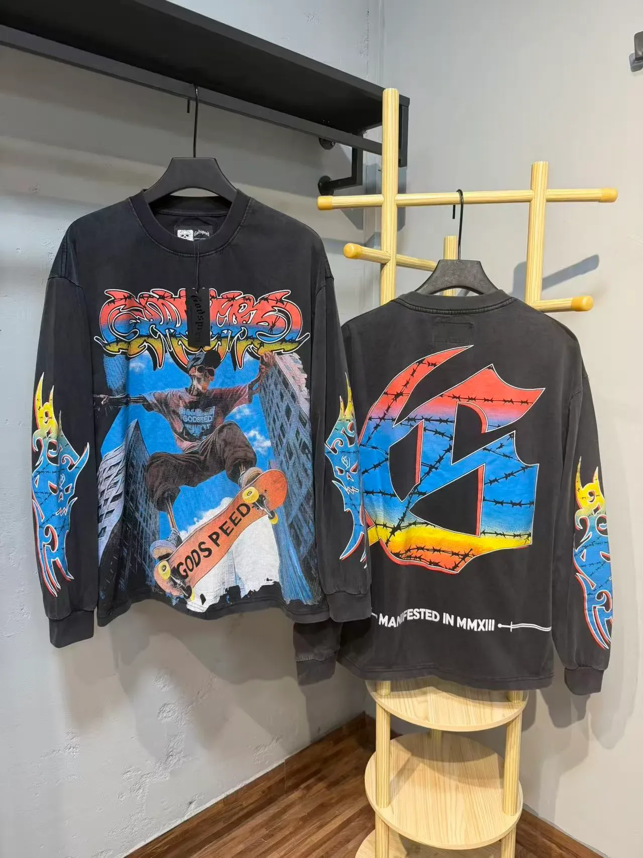 Black Graphic-Print Long-Sleeve Oversized T-Shirt 4