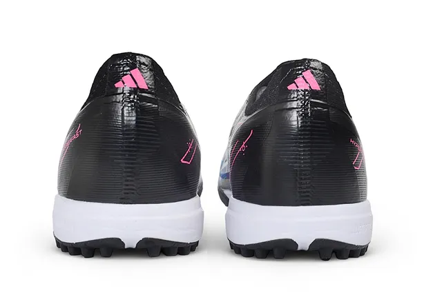 Zapatillas de fútbol turf negras multicolor con upper slip-on ajustado tipo calcetín e impresión gráfica iridiscente 3