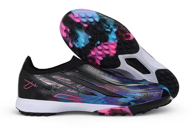Zapatillas de fútbol turf negras multicolor con upper slip-on ajustado tipo calcetín e impresión gráfica iridiscente 4