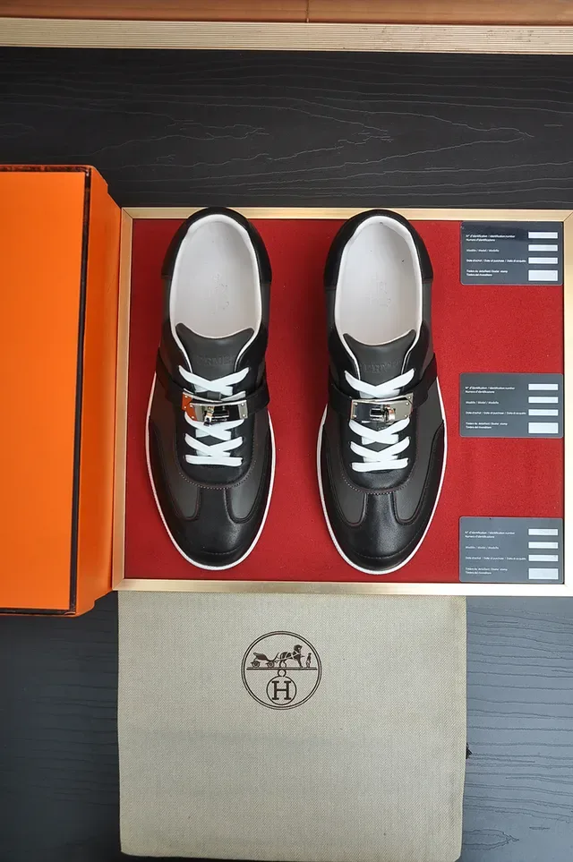 Black White Leather Panelled Metal Toggle Strap Sneakers 2