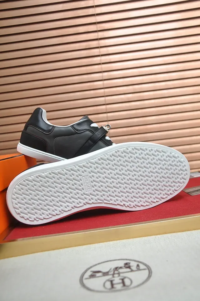 Black White Leather Panelled Metal Toggle Strap Sneakers 4