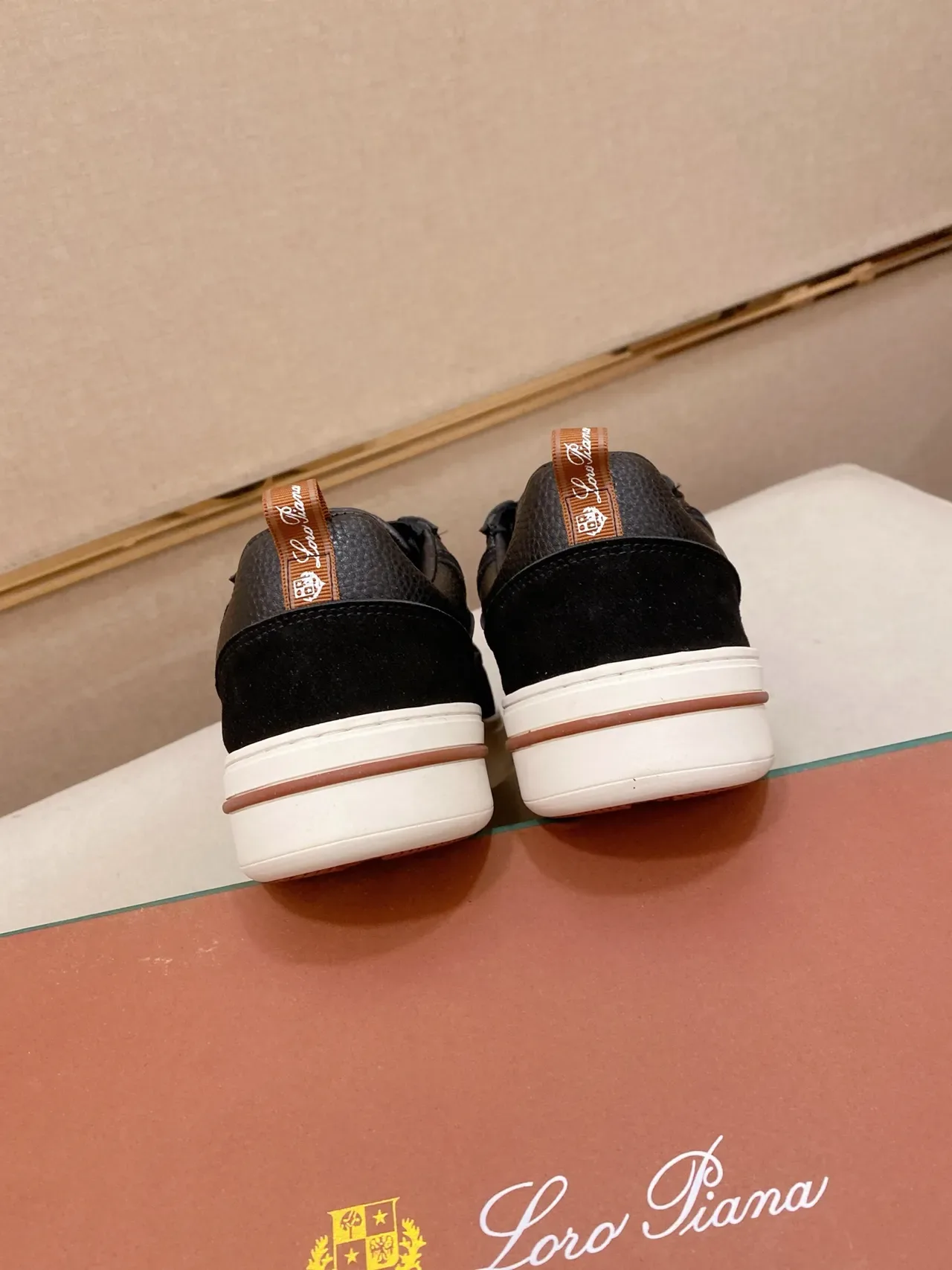 Black White Low-Top Mixed-Material Upper Sneakers 4