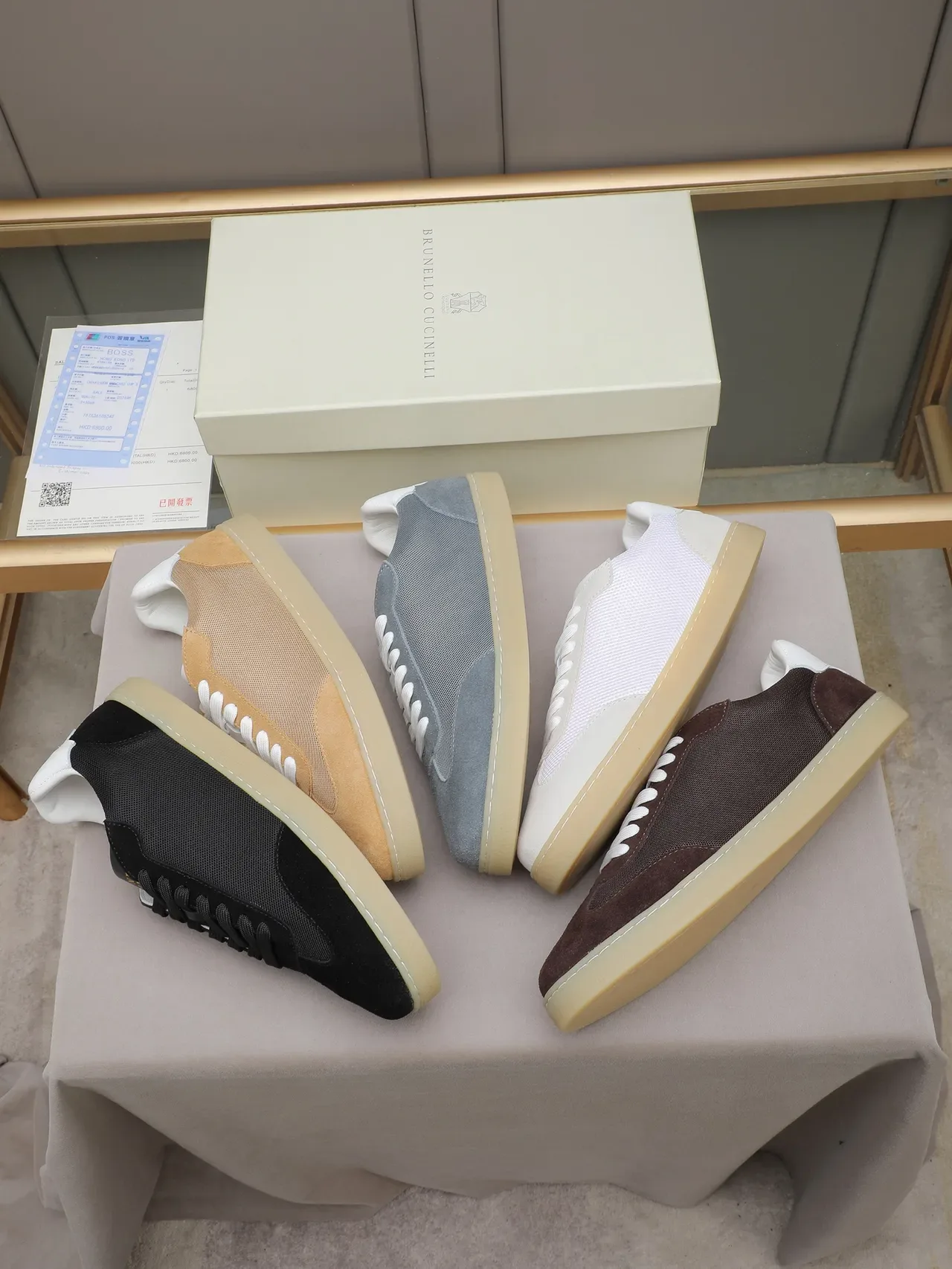 Black White Mesh And Suede Upper Heel Counter Lifestyle Sneakers 2