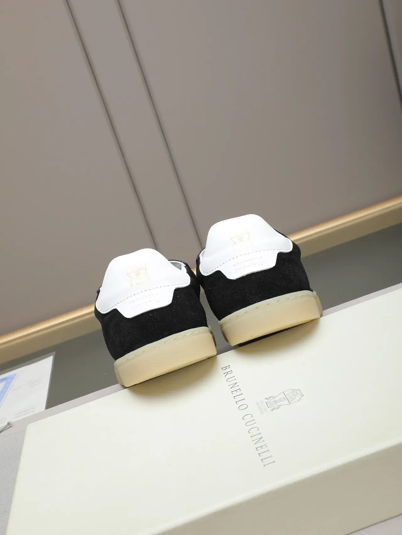 Black White Mesh And Suede Upper Heel Counter Lifestyle Sneakers 4